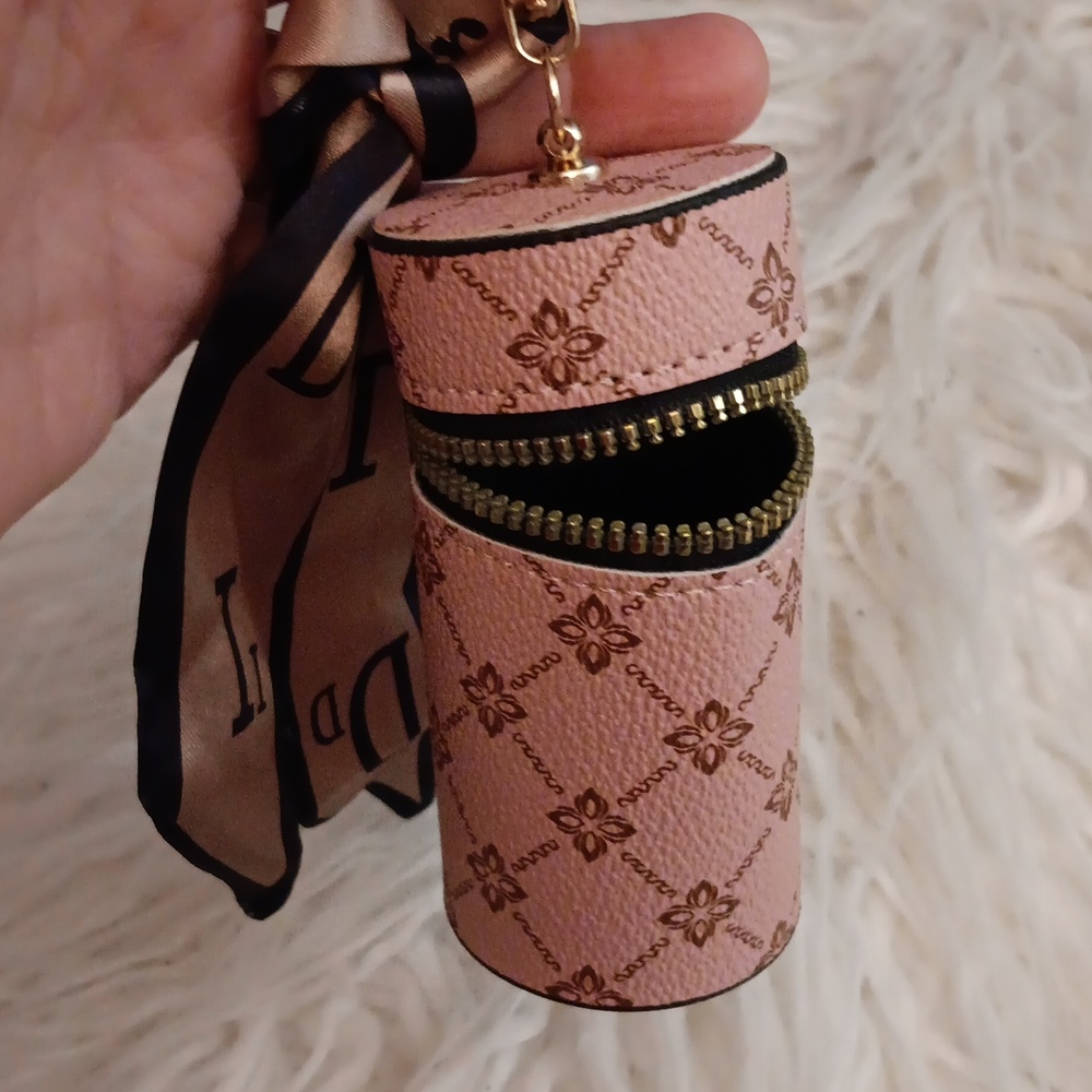 Fashionable Mini Bucket Bag- Keychain Pouch - Picture 2 of 5